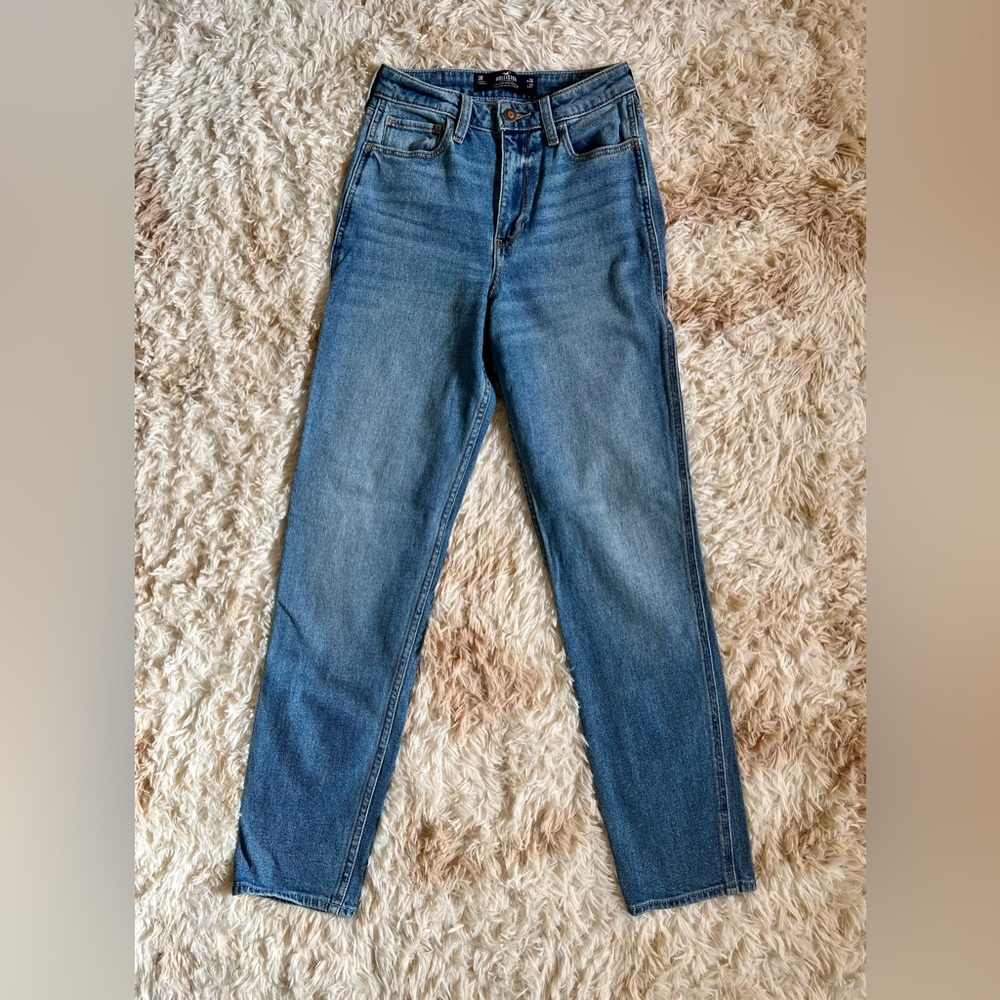 Hollister Ultra High Rise Mom Jeans